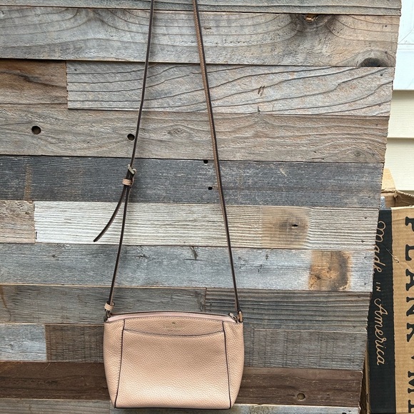 Kate Spade crossbody bag with adjustable strap in good condition - Picture 3 of 7